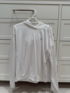Under Armour Women’s White Lightweight Hooded Long-Sleeve Shirt